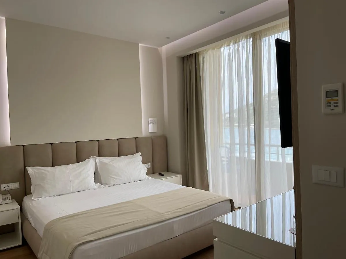 Paradise Beach Hotel Radhimë 4*,