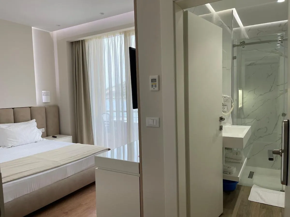 Paradise Beach Hotel Radhimë