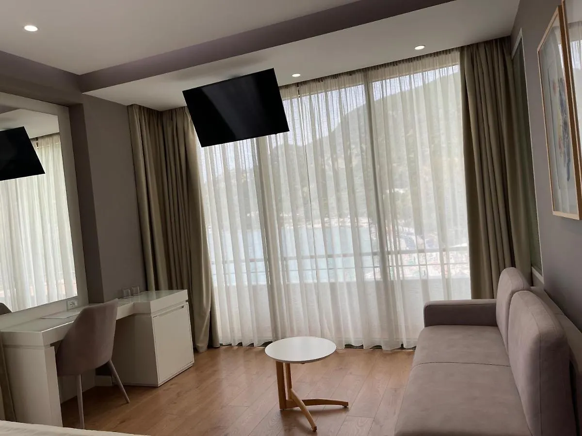 Paradise Beach Hotel Radhimë