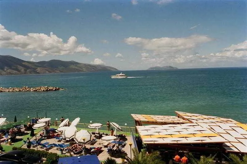 Paradise Beach Hotel Radhimë