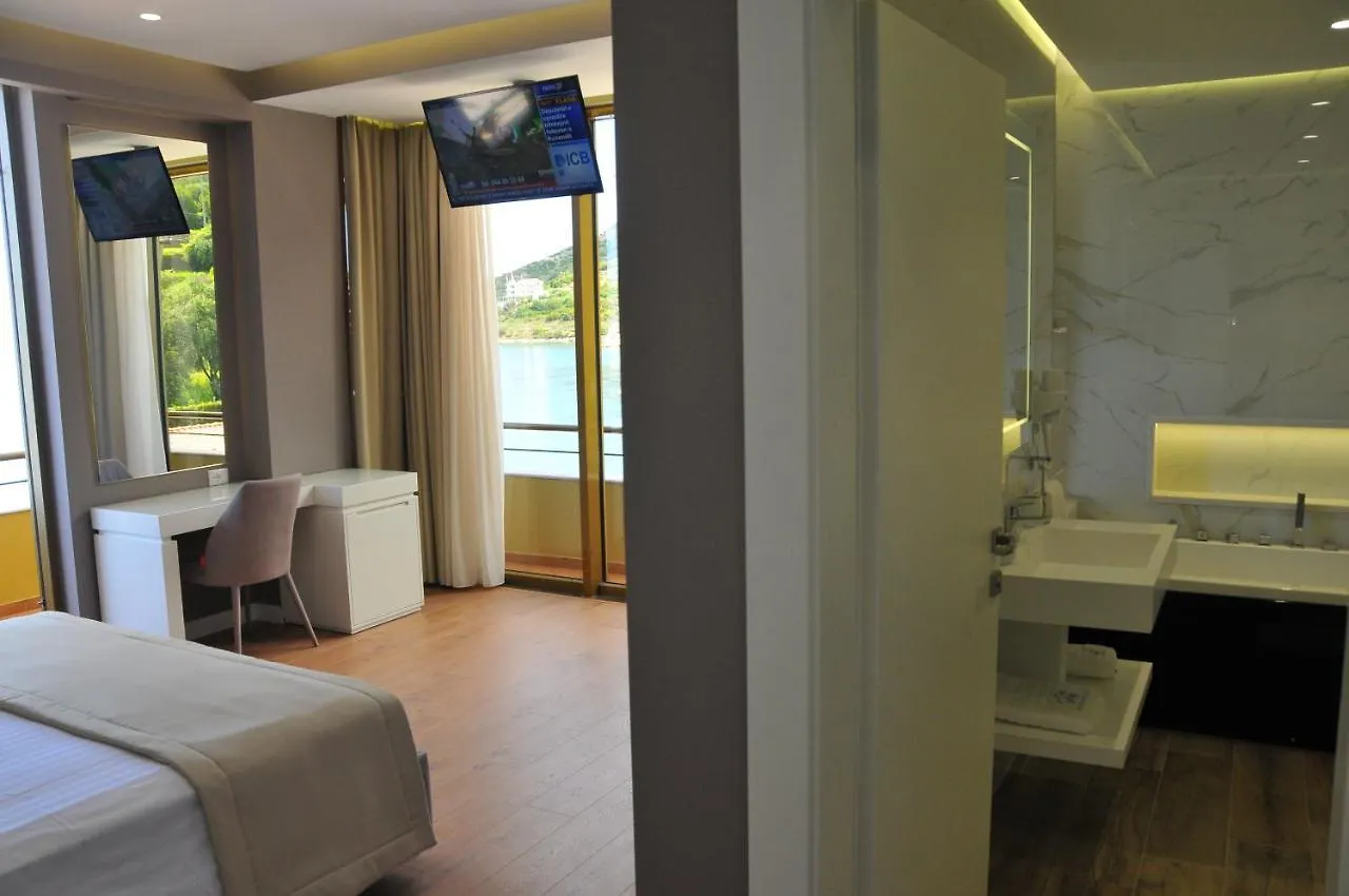 ****  Paradise Beach Hotel Radhimë Albanien